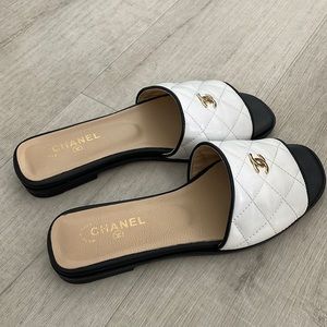 Chanel Black and White Sandals Size 40 Made in Italy